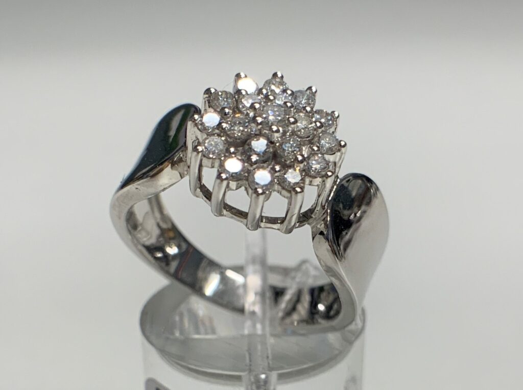 Ring, "Hardanger" rosetten 0,50ct